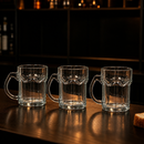 Tasses en verre avec poignée