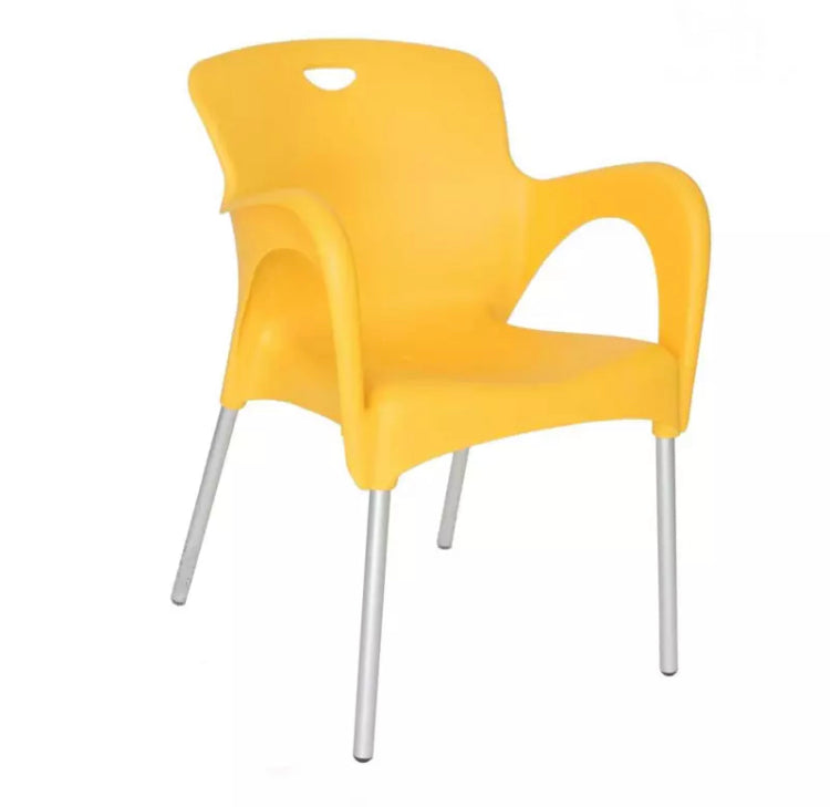 Chaise en plastique avec pieds en fer