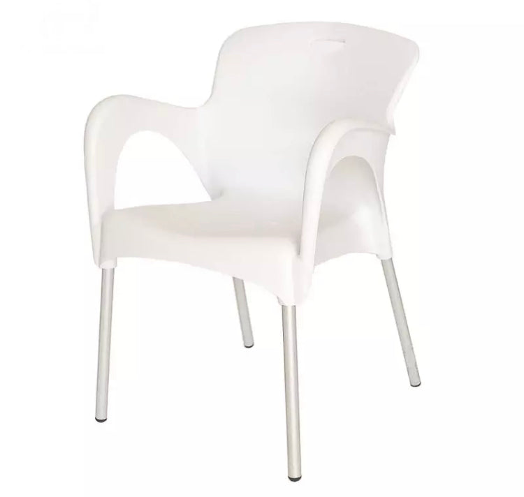 Chaise en plastique avec pieds en fer.